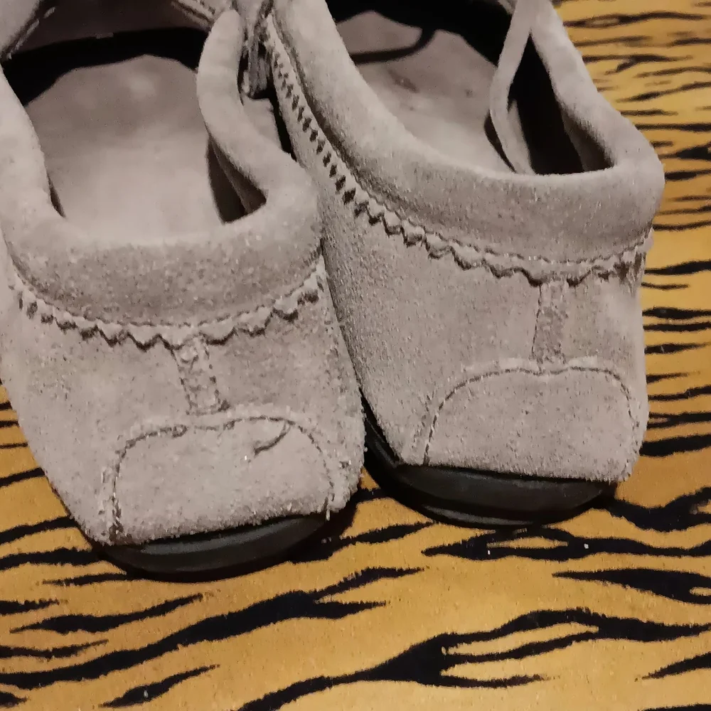 Minnetonka Gray Suede Beaded Moccasin Loafers - Picture 6 of 9